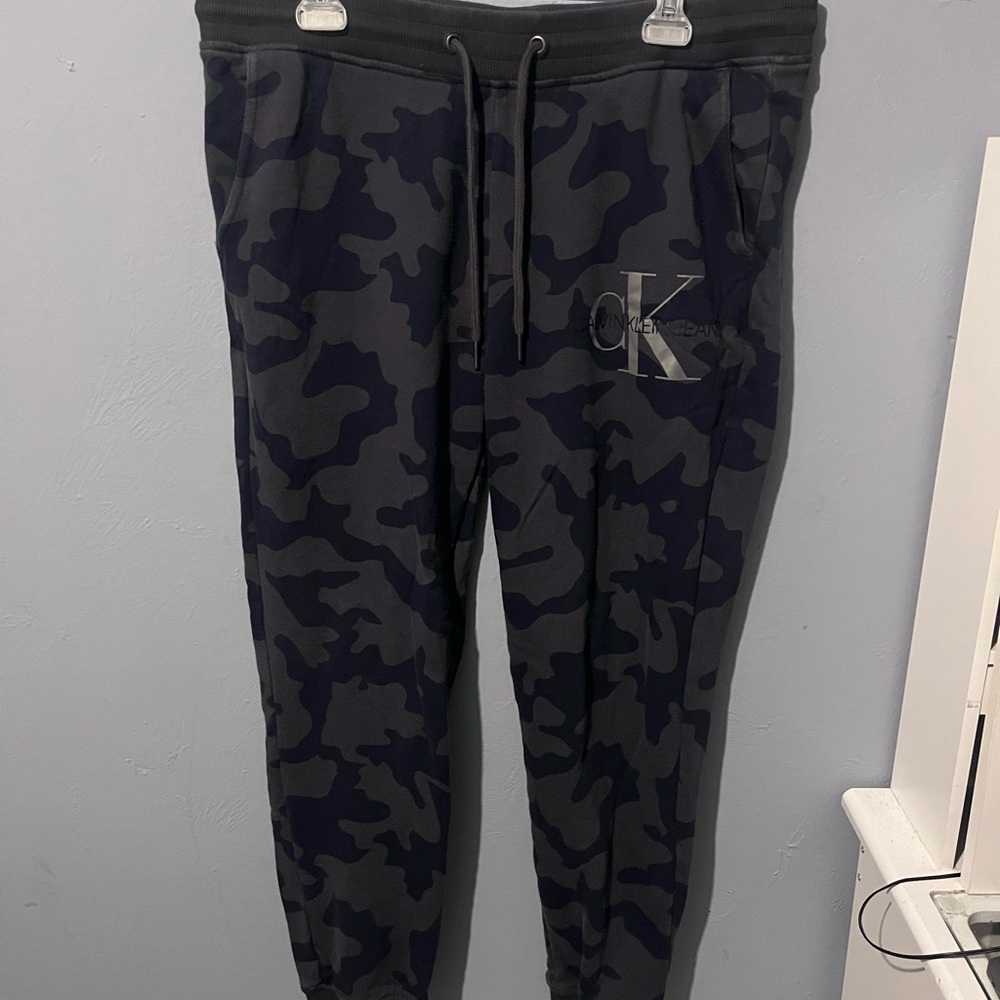 Calvin Klein Jeans Charcoal Ribbed Crewneck